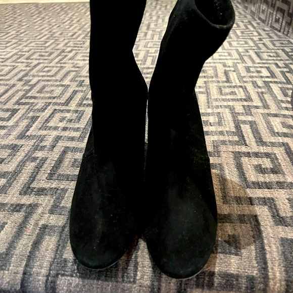 Stuart Weitzman NWT  size 6.5 black suede pull on booties. Perfect heel - Picture 5 of 8